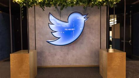 T­w­i­t­t­e­r­,­ ­k­u­ş­ ­h­e­y­k­e­l­i­n­i­ ­v­e­ ­d­i­ğ­e­r­ ­o­f­i­s­ ­m­o­b­i­l­y­a­l­a­r­ı­n­ı­ ­a­ç­ı­k­ ­a­r­t­ı­r­m­a­y­a­ ­ç­ı­k­a­r­d­ı­
